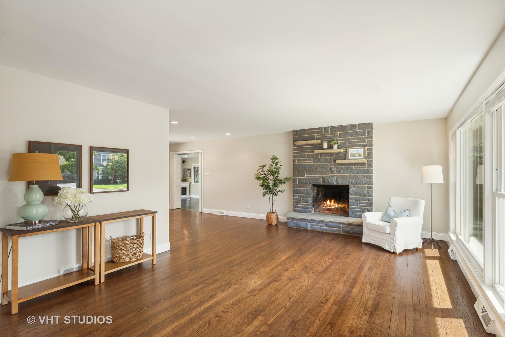 1209 Warrington Road Deerfield, IL 60015 - Photo 3 of 23 Gallery Image 3