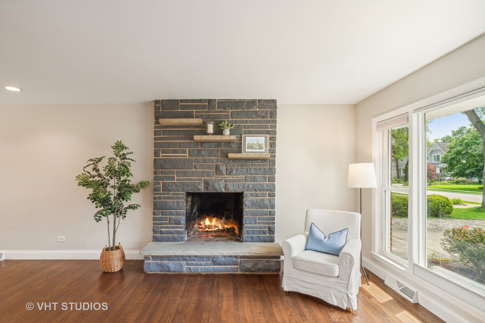 1209 Warrington Road Deerfield, IL 60015 - Photo 4 of 23 Gallery Image 4