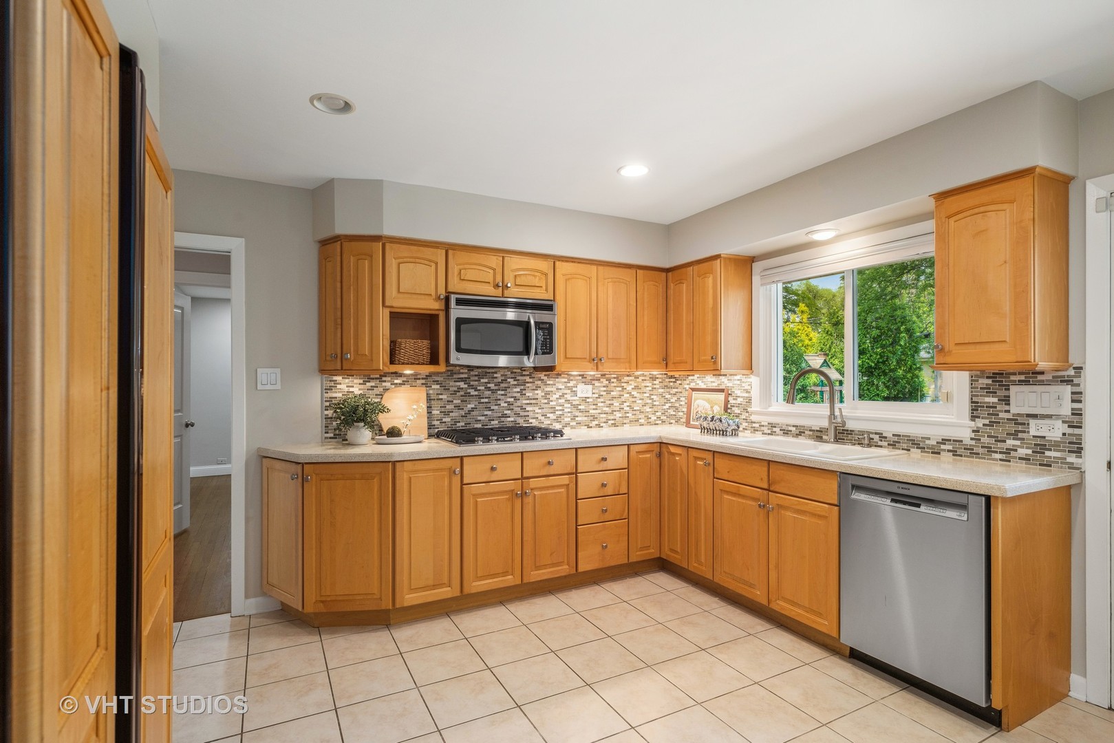 1209 Warrington Road Deerfield, IL 60015 - Photo 7 of 23 Gallery Image 7