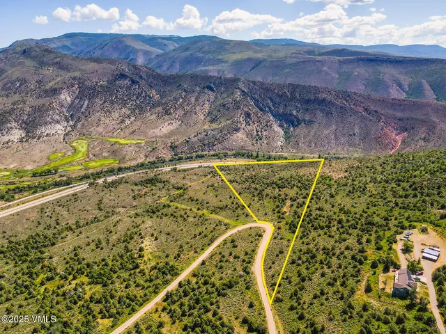 a view of an outdoor space