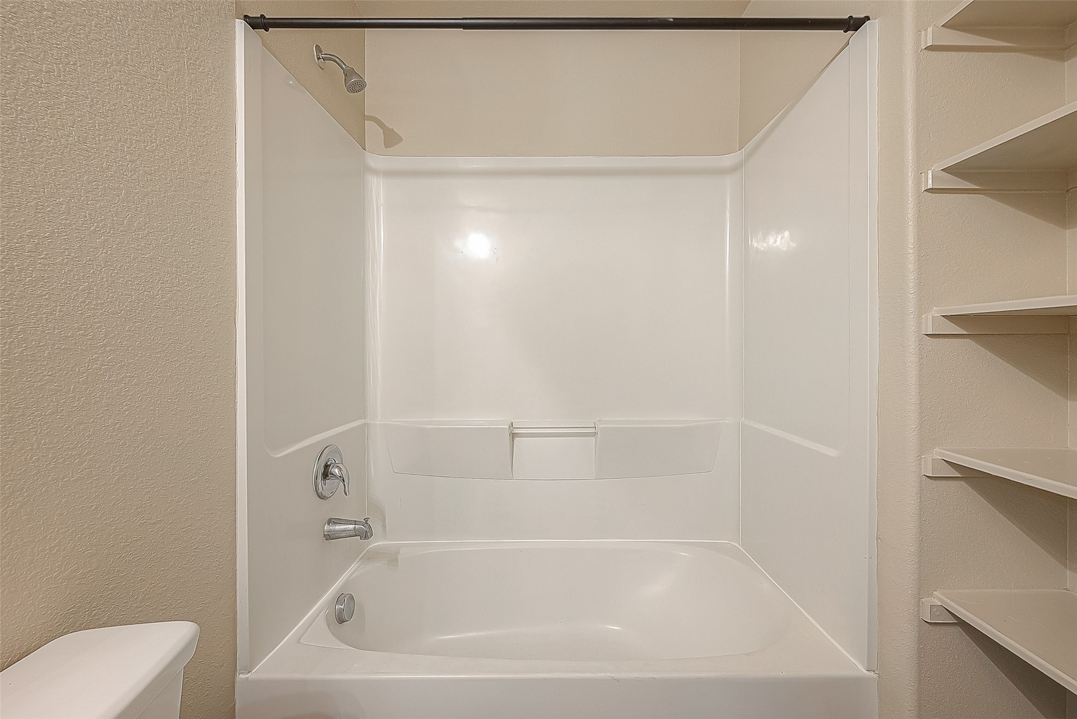 2038 Treasure Mountain Drive Spring, TX 77388 - Photo 32 of 45 a bathroom with a bathtub and a toilet