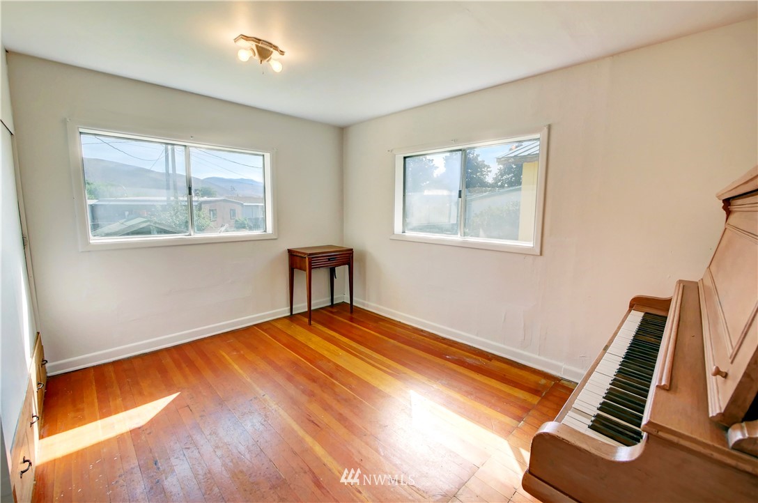 628 Twisp Carlton Road Twisp, WA 98856 - Photo 17 of 32 a bedroom with furniture and a window