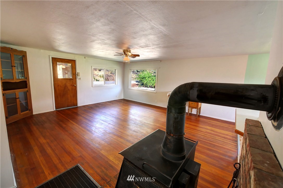 628 Twisp Carlton Road Twisp, WA 98856 - Photo 20 of 32 a view of empty room with wooden floor