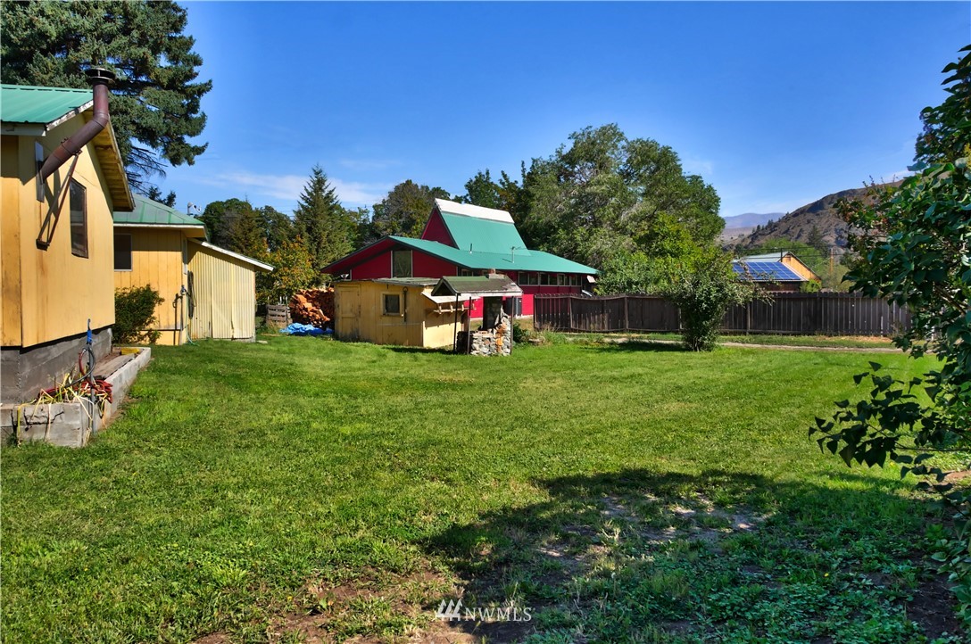628 Twisp Carlton Road Twisp, WA 98856 - Photo 31 of 32 a front view of a house with garden