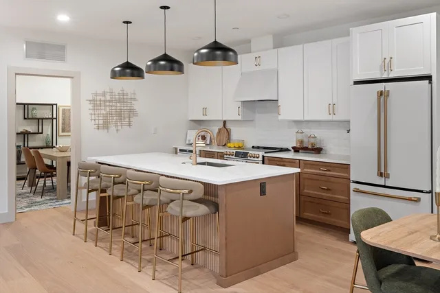 $1,011,500 | 1025 Massachusetts Avenue, Unit 211, Arlington, MA 02476