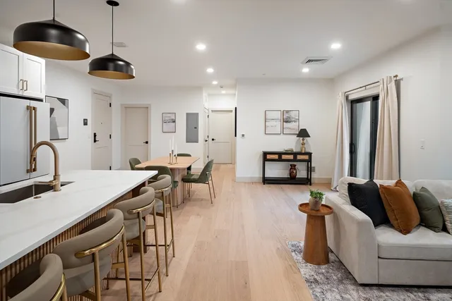 $1,011,500 | 1025 Massachusetts Avenue, Unit 211, Arlington, MA 02476