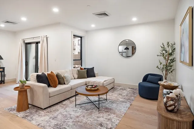 $1,011,500 | 1025 Massachusetts Avenue, Unit 211, Arlington, MA 02476