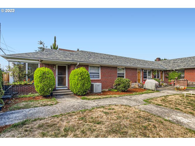 11 Northeast 62nd Avenue Portland, OR 97213 - Photo 3 of 28 a view of a house with backyard