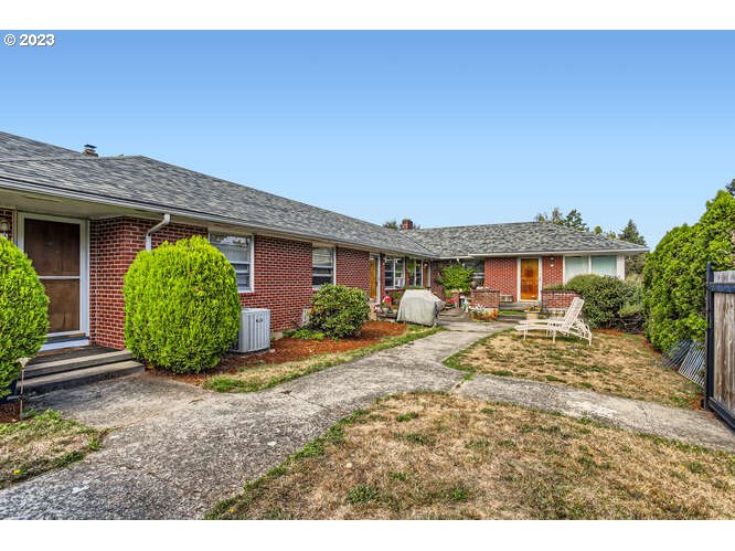 11 Northeast 62nd Avenue Portland, OR 97213 - Photo 4 of 28 a view of a house with a patio