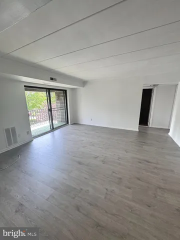 $1,999 | 273 East Village Road, Southampton, PA 18966