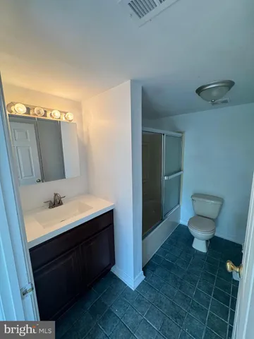 $1,999 | 273 East Village Road, Southampton, PA 18966