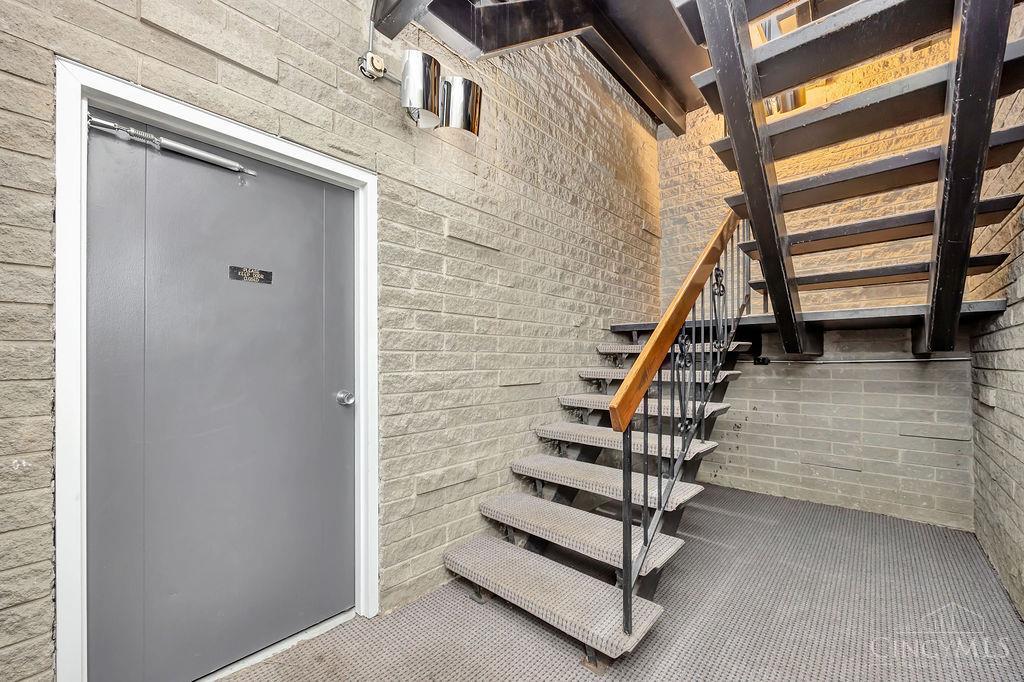 399 West Galbraith Road, Unit 101 Cincinnati, OH 45215 - Photo 27 of 35