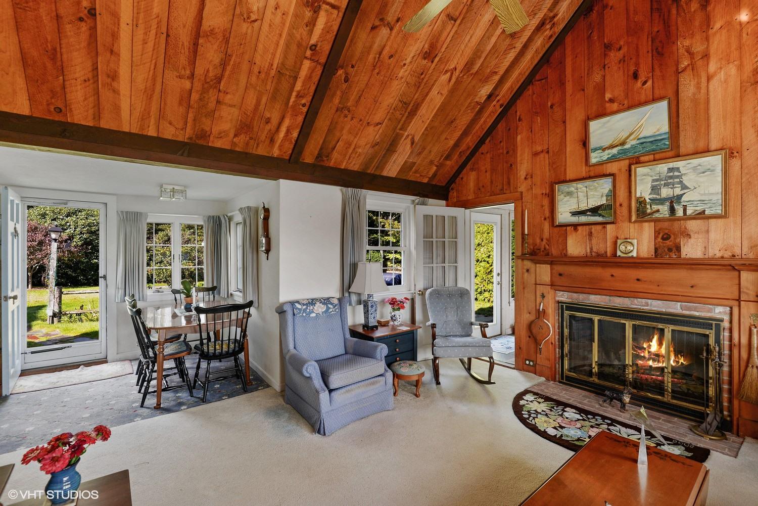 03_98HayesRd_10001_LivingRoom_MLSuse_150
