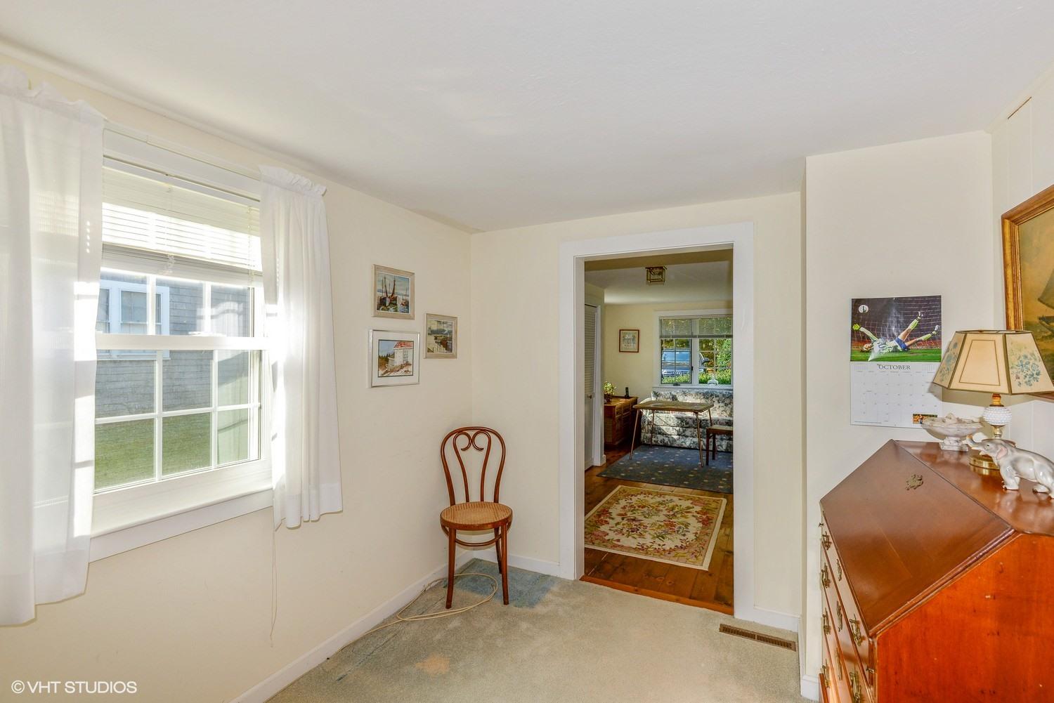98 Hayes Road Centerville, MA 02632 - Photo 10 of 17 06_98HayesRd_53_Den_MLSuse_1500x1500