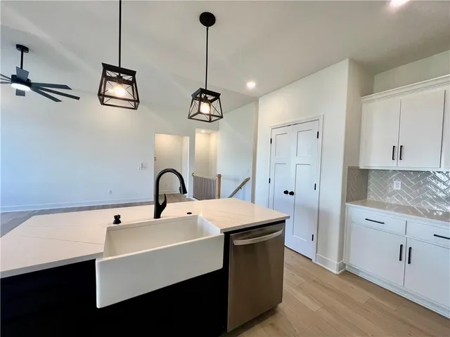 $559,400 | 2185 Heritage Circle, Liberty, MO 64068