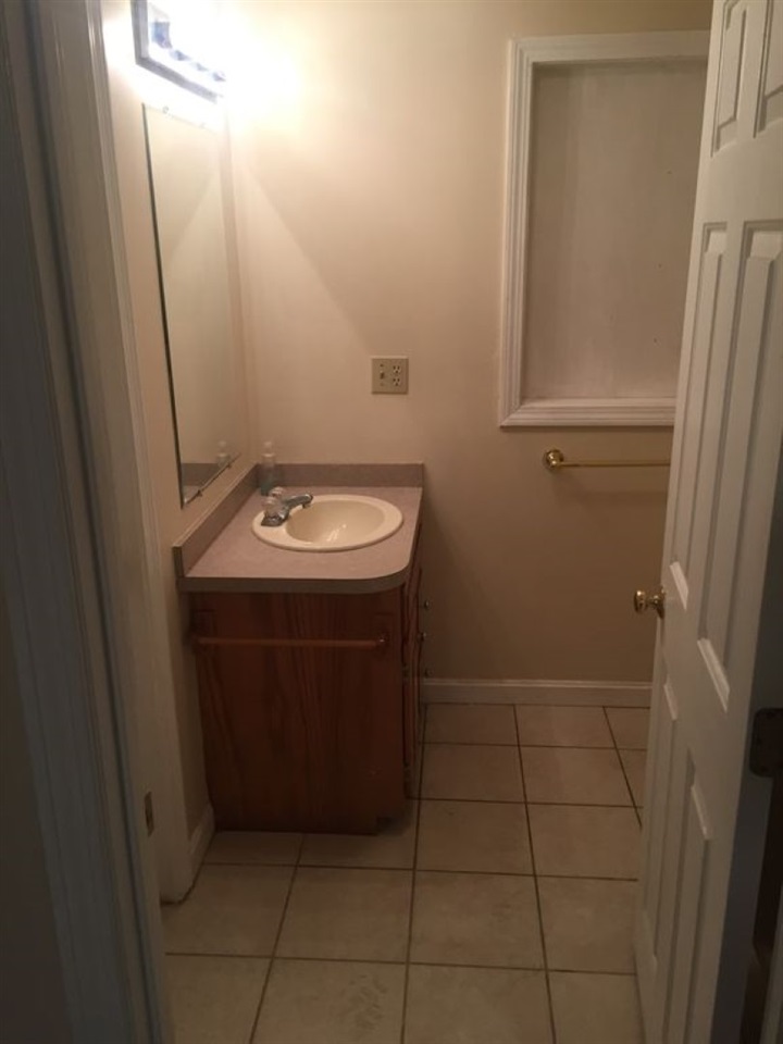 17 Greenough Road Plaistow, NH 03865 - Photo 21 of 39 Gallery Image 21