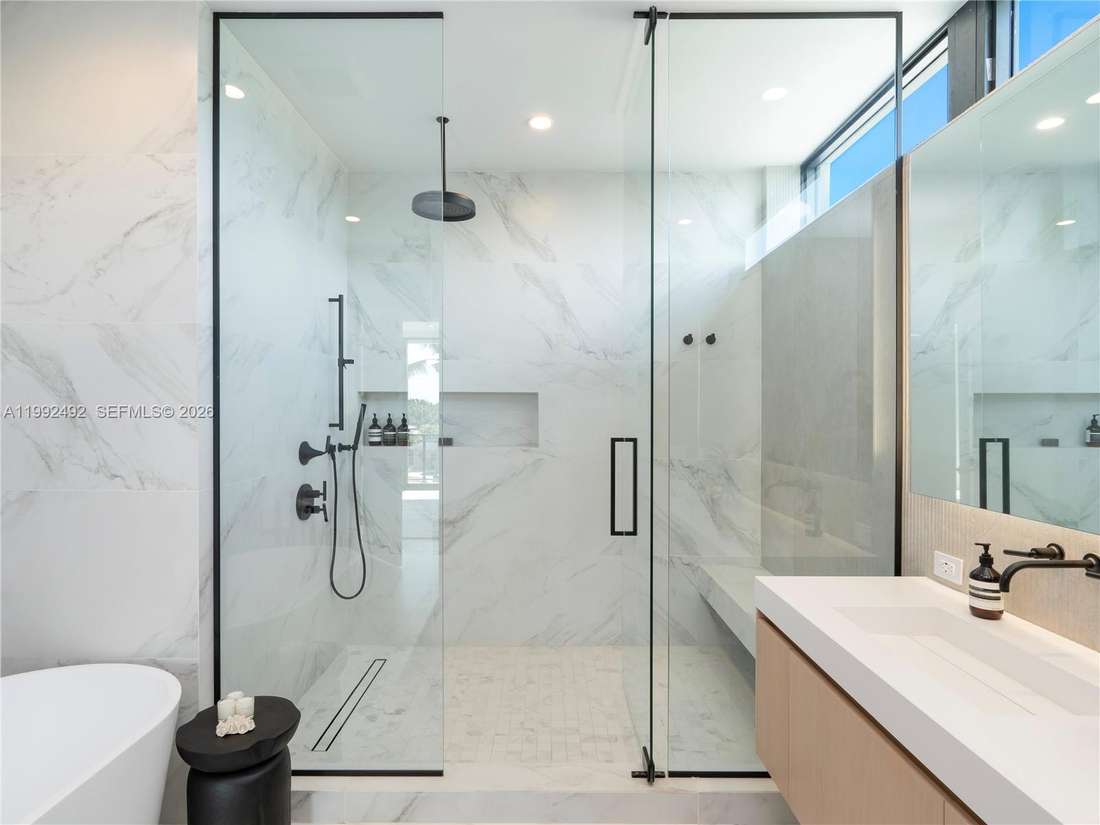 1230 Cleveland Road Miami Beach, FL 33141 - Photo 11 of 26