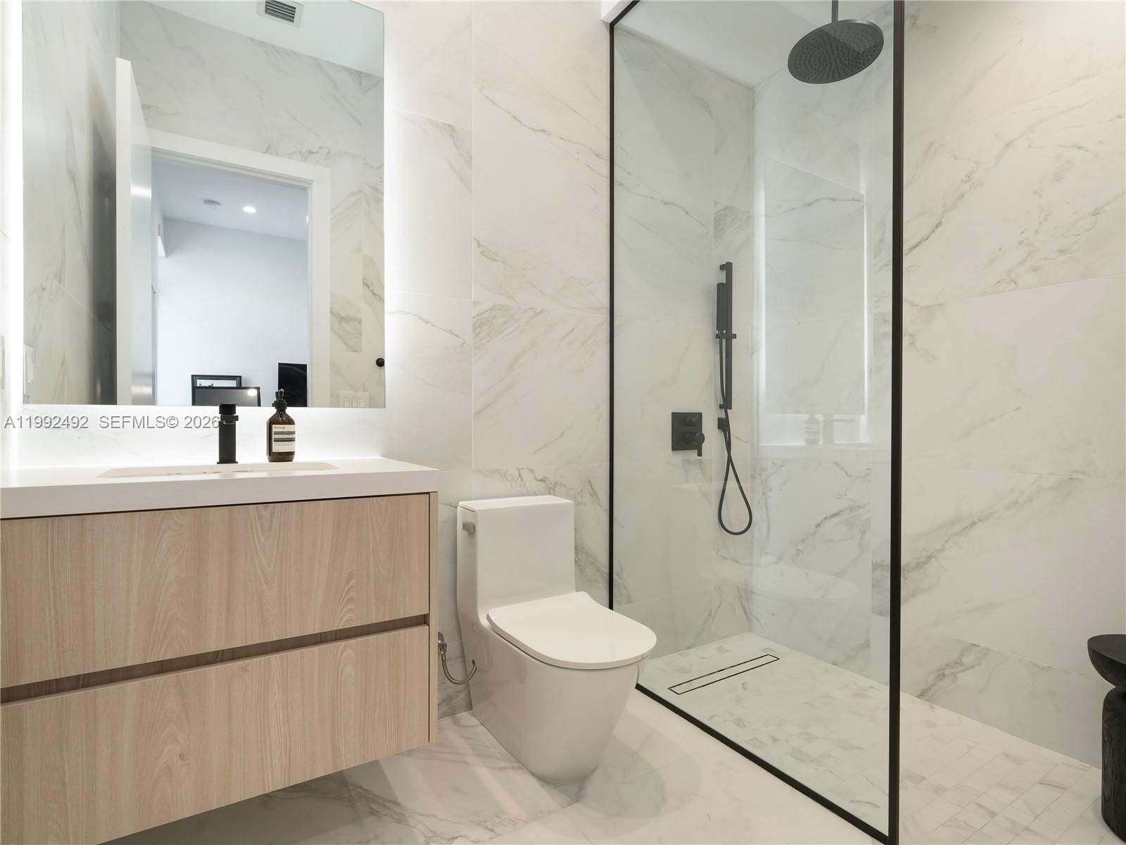 1230 Cleveland Road Miami Beach, FL 33141 - Photo 13 of 26