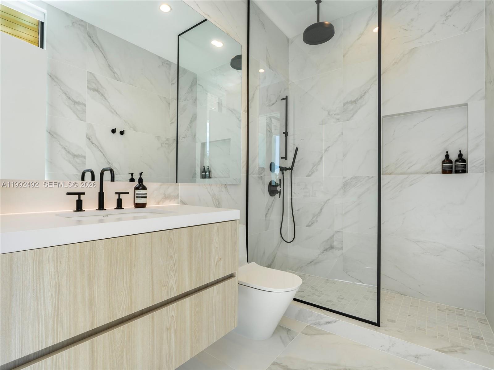 1230 Cleveland Road Miami Beach, FL 33141 - Photo 17 of 26