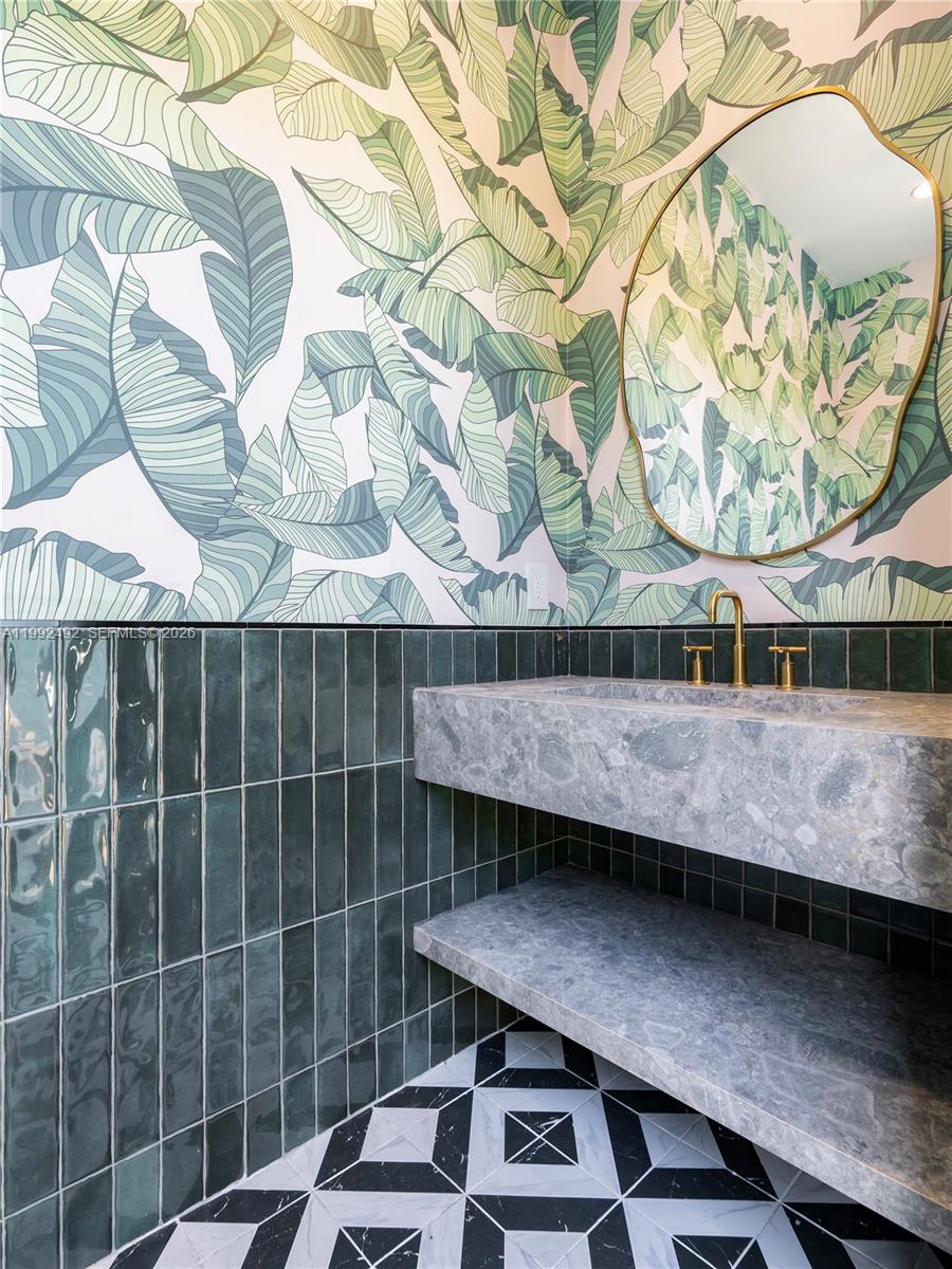 1230 Cleveland Road Miami Beach, FL 33141 - Photo 22 of 26 Cabana Bath