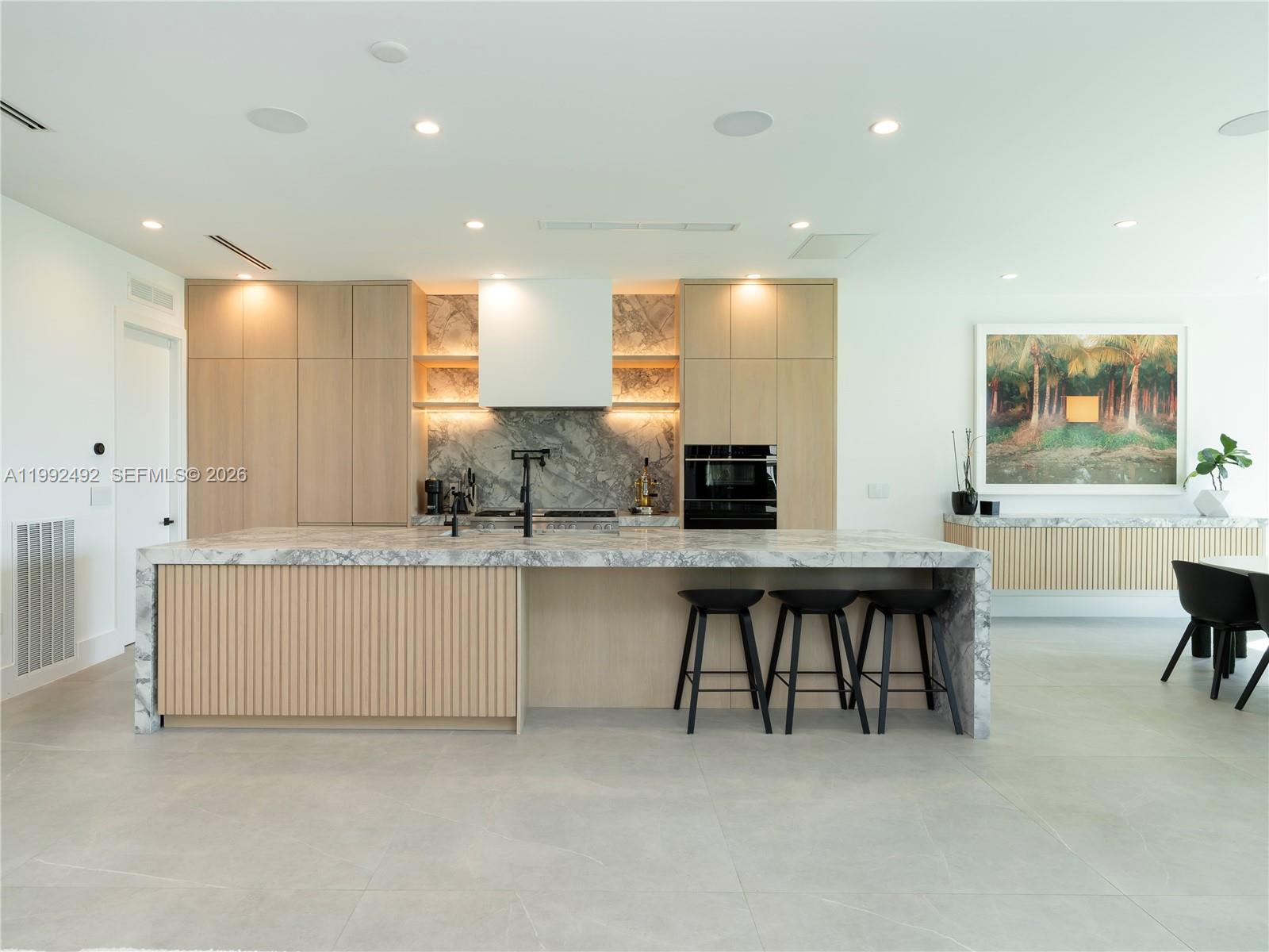 1230 Cleveland Road Miami Beach, FL 33141 - Photo 5 of 26