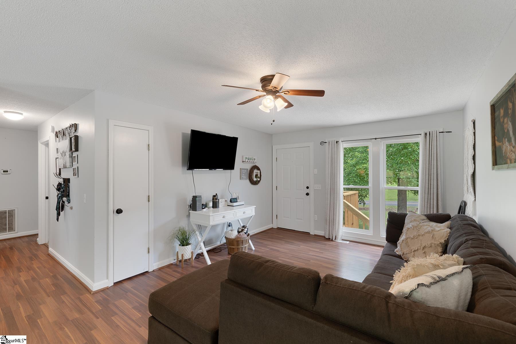 709 9 Times Road Pickens, SC 29671 - Photo 5 of 31
