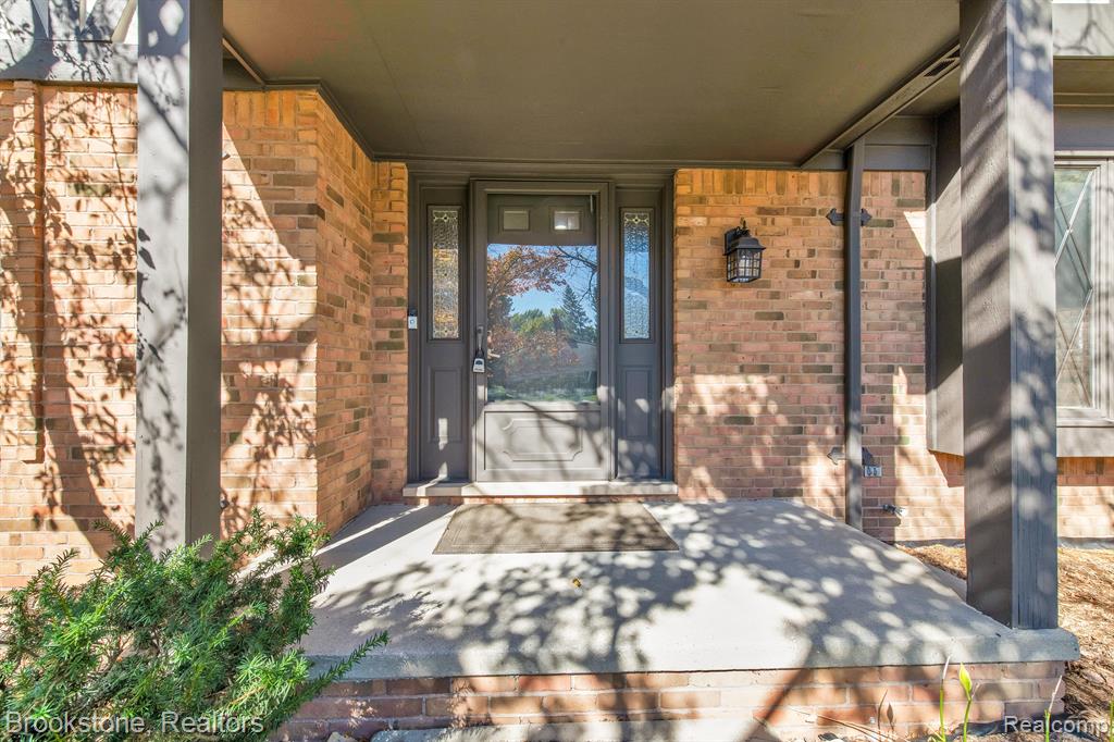 700 Denham Lane Rochester Hills, MI 48307 - Photo 3 of 56