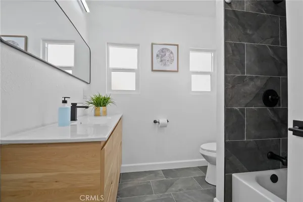 $829,900 | 5319 6th Avenue, Los Angeles, CA 90043
