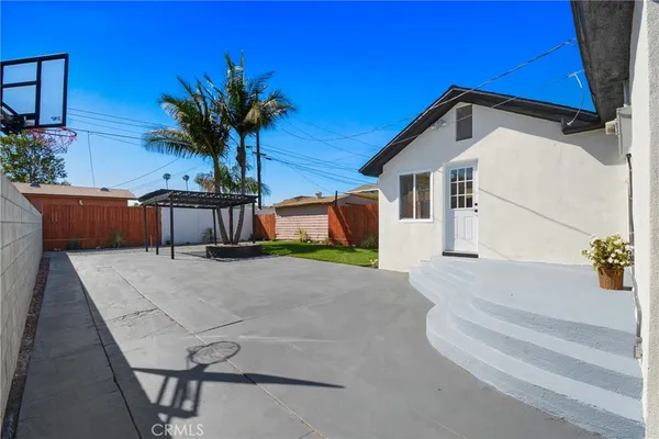 $829,900 | 5319 6th Avenue, Los Angeles, CA 90043
