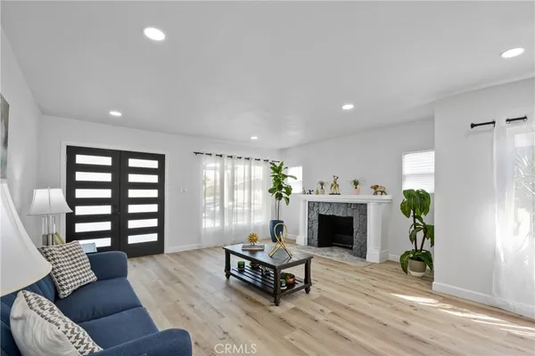 $829,900 | 5319 6th Avenue, Los Angeles, CA 90043