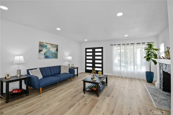 $829,900 | 5319 6th Avenue, Los Angeles, CA 90043