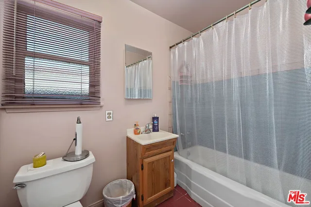 a view of a workspace with furniture