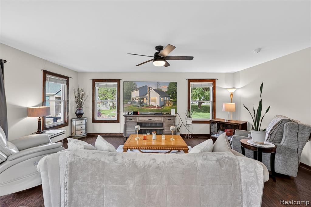 2154 West Maple Avenue Flint, MI 48507 - Photo 4 of 16
