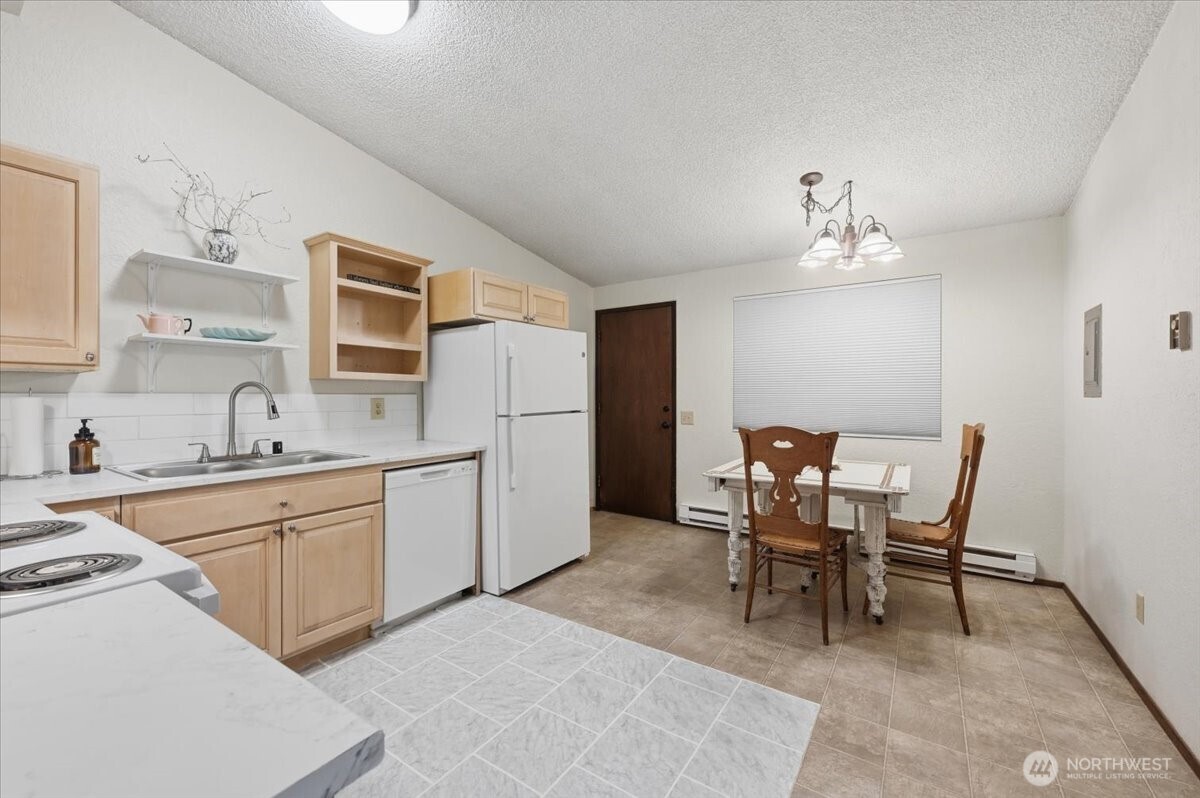 2113 State Street Everett, WA 98201 - Photo 5 of 14