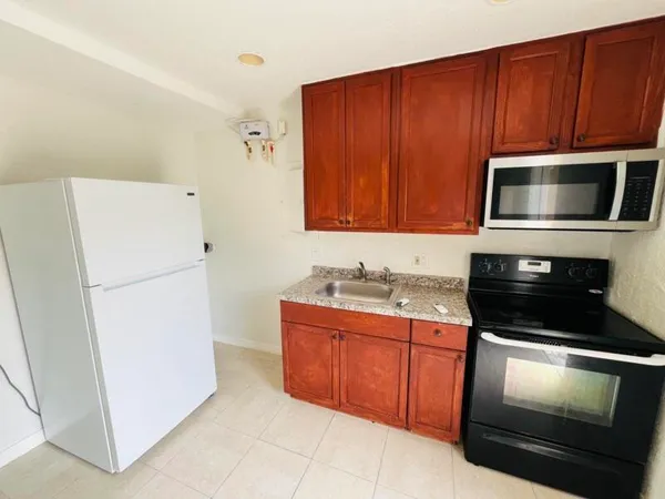 $1,400 | 901 8th Street, Unit 3, West Palm Beach, FL 33401