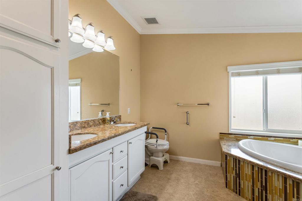 31879 Aquaduct Road Bonsall, CA 92003 - Photo 18 of 38 Primary Bathroom