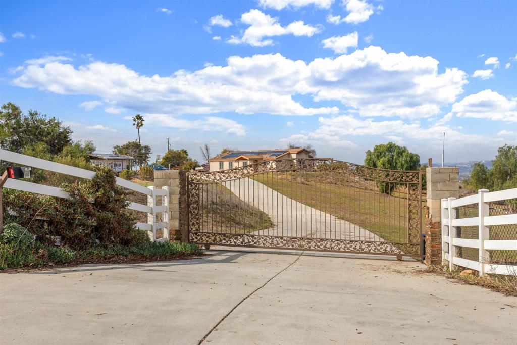 31879 Aquaduct Road Bonsall, CA 92003 - Photo 32 of 38 Front Gate