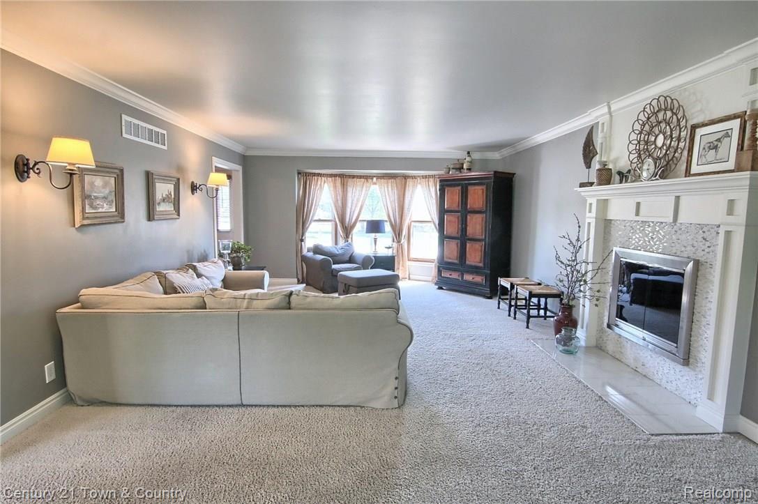 1339 Royal Crescent Street Rochester, MI 48306 - Photo 3 of 29 Great_Room_2nd_View.jpg