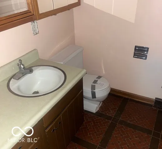 $240,000 | 701 South Sycamore Road, Seymour, IN 47274