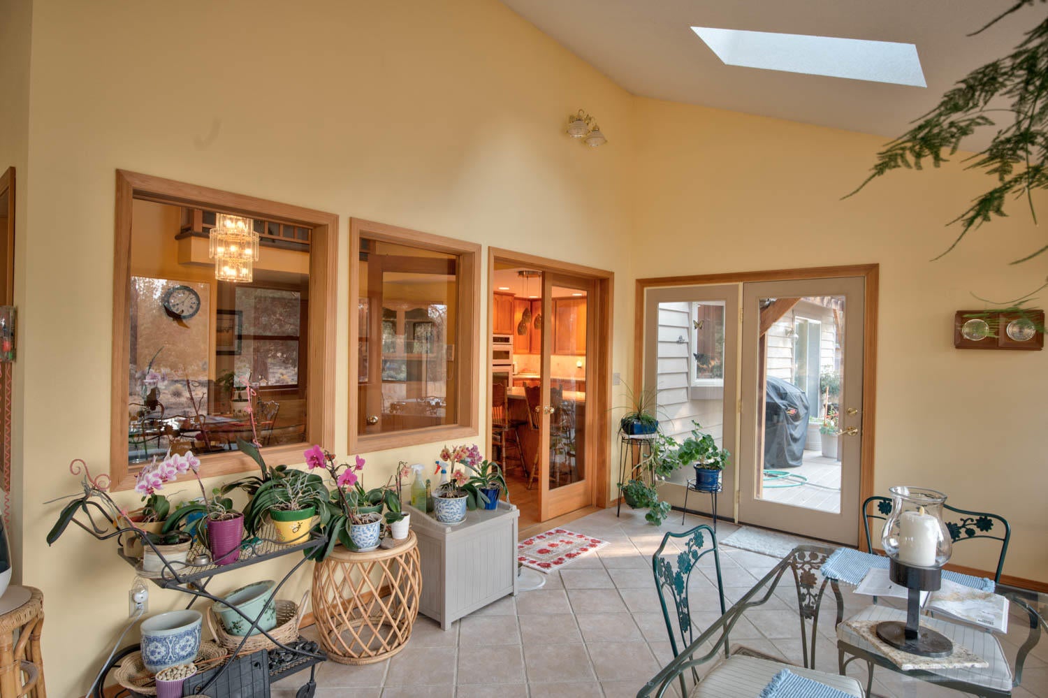 64548 Joe Neil Road Bend, OR 97701 - Photo 16 of 50 Solarium w/Door to Patio and Kitchen