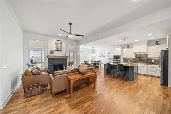$749,924 | 8808 North Clarion Avenue, Kansas City, MO 64153