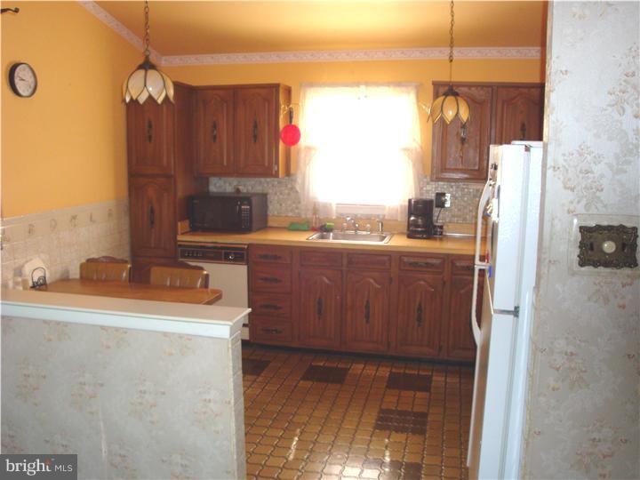 3322 Red Lion Road Philadelphia, PA 19114 - Photo 5 of 15 Kitchen