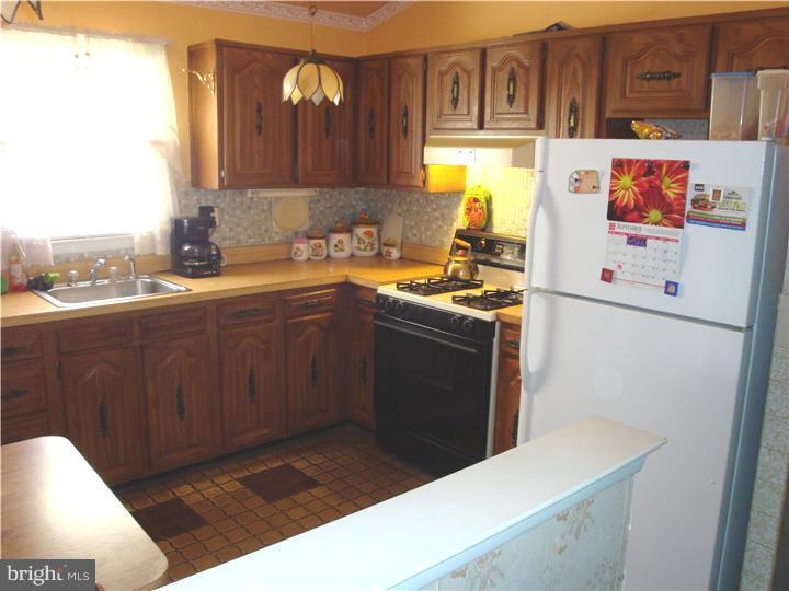 3322 Red Lion Road Philadelphia, PA 19114 - Photo 6 of 15 Kitchen