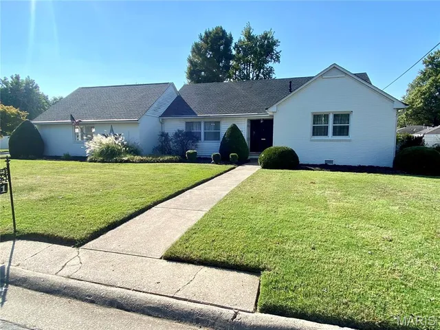 $230,000 | 201 South Clayton Street, Charleston, MO 63834