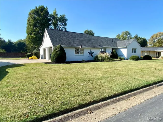 $230,000 | 201 South Clayton Street, Charleston, MO 63834