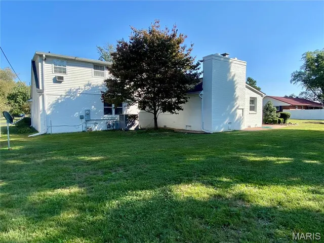 $230,000 | 201 South Clayton Street, Charleston, MO 63834