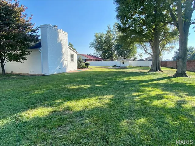 $230,000 | 201 South Clayton Street, Charleston, MO 63834