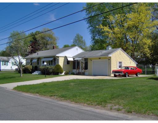 45 Timothy Circle Springfield, MA 01119 - Photo 3 of 11