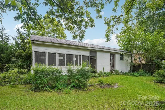 $279,900 | 301 East Lee Avenue, Bessemer City, NC 28016