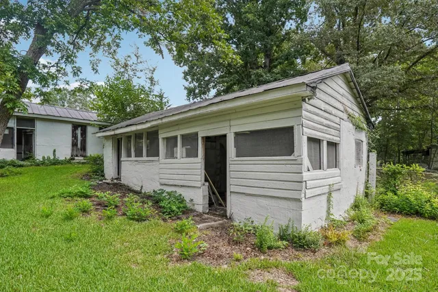 $279,900 | 301 East Lee Avenue, Bessemer City, NC 28016